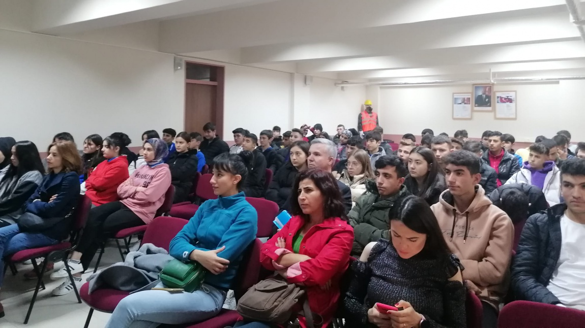 Alaşehir Yeşilyurt Gürbüz Altın Çok Programlı Anadolu Lisesi Öğrencilerine Seminer